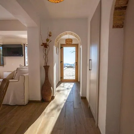 Vangelis Apartament *